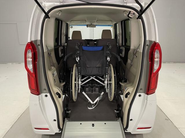 Ｎ－ＢＯＸ 　福祉車両・手動スロープ・１台積・４人乗・走行４６千Ｋ・ホンダセンシング・ワンオーナー・左電動スライドドア・ドラレコ前後・ＥＴＣ・電動ウィンチ・ディスプレイオーディオ・プッシュスタート・スマートキー（5枚目）