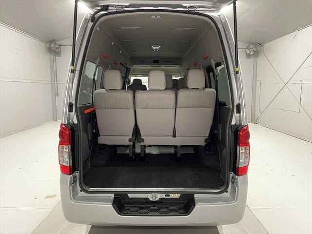 NV350キャラバンワゴン  福祉車両・送迎使用車・10人乗・走行28千K・ハイルーフ車・左電動スライドドア・左オートステップ・アシストグリップ・ナビ・TV・Bカメラ・禁煙車・PVガラス・リヤクーラー・リヤヒーター・オートライト(3枚目)