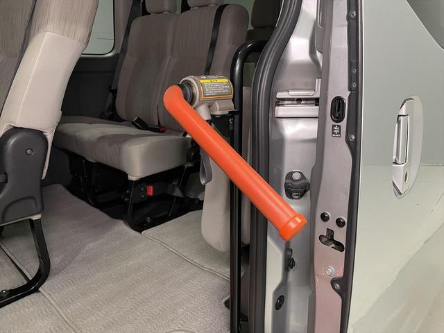 NV350キャラバンワゴン  福祉車両・送迎使用車・10人乗・走行28千K・ハイルーフ車・左電動スライドドア・左オートステップ・アシストグリップ・ナビ・TV・Bカメラ・禁煙車・PVガラス・リヤクーラー・リヤヒーター・オートライト(9枚目)