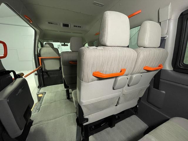 NV350キャラバンワゴン  福祉車両・送迎使用車・10人乗・走行28千K・ハイルーフ車・左電動スライドドア・左オートステップ・アシストグリップ・ナビ・TV・Bカメラ・禁煙車・PVガラス・リヤクーラー・リヤヒーター・オートライト(15枚目)