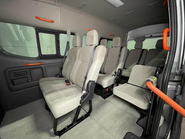 NV350キャラバンワゴン  福祉車両・送迎使用車・10人乗・走行28千K・ハイルーフ車・左電動スライドドア・左オートステップ・アシストグリップ・ナビ・TV・Bカメラ・禁煙車・PVガラス・リヤクーラー・リヤヒーター・オートライト(19枚目)