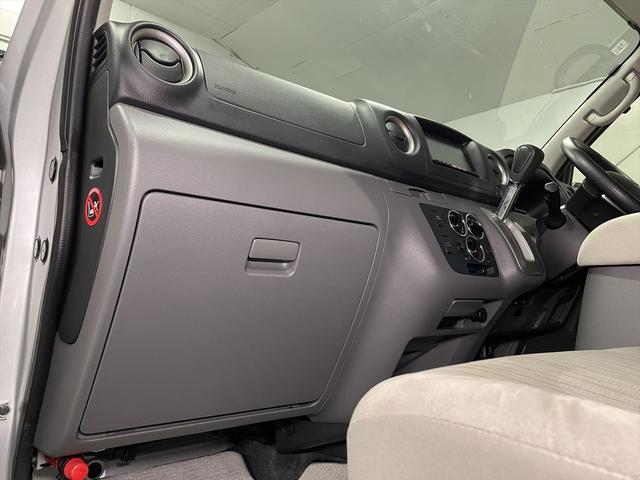 NV350キャラバンワゴン  福祉車両・送迎使用車・10人乗・走行28千K・ハイルーフ車・左電動スライドドア・左オートステップ・アシストグリップ・ナビ・TV・Bカメラ・禁煙車・PVガラス・リヤクーラー・リヤヒーター・オートライト(29枚目)