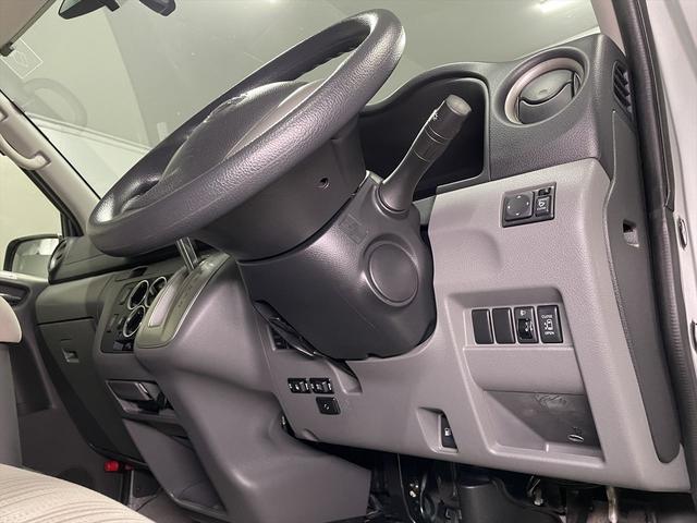 NV350キャラバンワゴン  福祉車両・送迎使用車・10人乗・走行28千K・ハイルーフ車・左電動スライドドア・左オートステップ・アシストグリップ・ナビ・TV・Bカメラ・禁煙車・PVガラス・リヤクーラー・リヤヒーター・オートライト(30枚目)