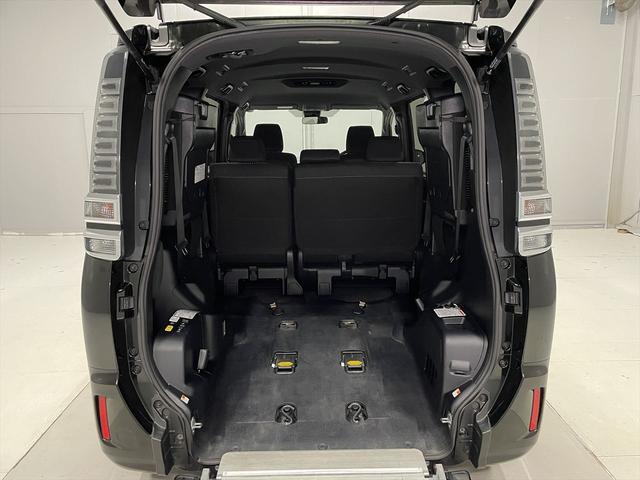 ヴォクシー ZS 福祉車両・手動スロープ・1台積・8人乗・トヨタセーフティセンス・左右電動スライドドア・プッシュスタート・スマートキー・ナビ・TV・Bカメラ・ニールダウン・電動ウィンチサード・電動車イス固定装置(3枚目)