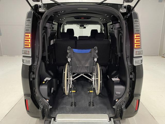ヴォクシー ZS 福祉車両・手動スロープ・1台積・8人乗・トヨタセーフティセンス・左右電動スライドドア・プッシュスタート・スマートキー・ナビ・TV・Bカメラ・ニールダウン・電動ウィンチサード・電動車イス固定装置(5枚目)