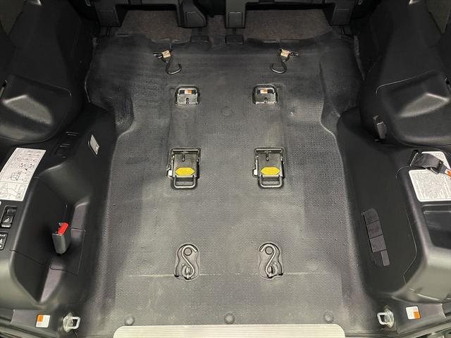 ヴォクシー ZS 福祉車両・手動スロープ・1台積・8人乗・トヨタセーフティセンス・左右電動スライドドア・プッシュスタート・スマートキー・ナビ・TV・Bカメラ・ニールダウン・電動ウィンチサード・電動車イス固定装置(13枚目)