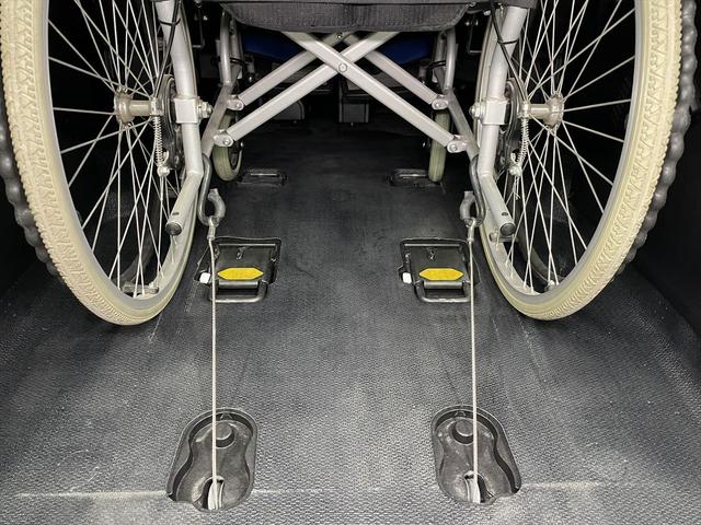 ヴォクシー ZS 福祉車両・手動スロープ・1台積・8人乗・トヨタセーフティセンス・左右電動スライドドア・プッシュスタート・スマートキー・ナビ・TV・Bカメラ・ニールダウン・電動ウィンチサード・電動車イス固定装置(15枚目)