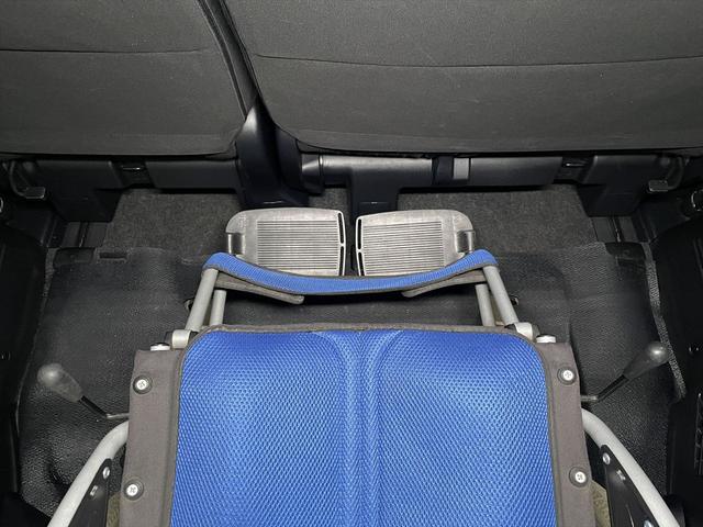 ヴォクシー ZS 福祉車両・手動スロープ・1台積・8人乗・トヨタセーフティセンス・左右電動スライドドア・プッシュスタート・スマートキー・ナビ・TV・Bカメラ・ニールダウン・電動ウィンチサード・電動車イス固定装置(17枚目)