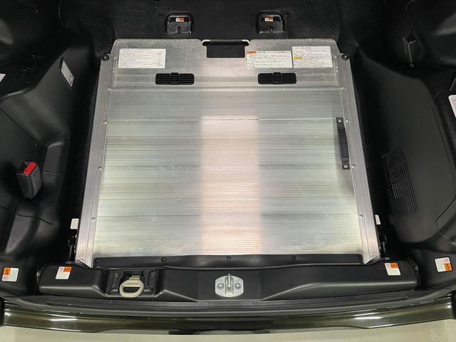 ヴォクシー ZS 福祉車両・手動スロープ・1台積・8人乗・トヨタセーフティセンス・左右電動スライドドア・プッシュスタート・スマートキー・ナビ・TV・Bカメラ・ニールダウン・電動ウィンチサード・電動車イス固定装置(21枚目)