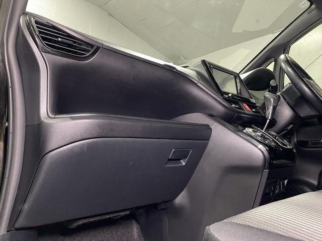 ヴォクシー ZS 福祉車両・手動スロープ・1台積・8人乗・トヨタセーフティセンス・左右電動スライドドア・プッシュスタート・スマートキー・ナビ・TV・Bカメラ・ニールダウン・電動ウィンチサード・電動車イス固定装置(30枚目)