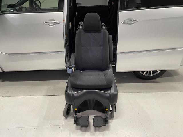 エスティマ アエラス 福祉車両・後席脱着式電動リフトUPシート・7人乗・走行18千K・ハイブリッド・4WD・電動車イス仕様・運転席パワーシート・左右電動スライドドア・プッシュスタート・スマートキー・TV・ナビ(3枚目)
