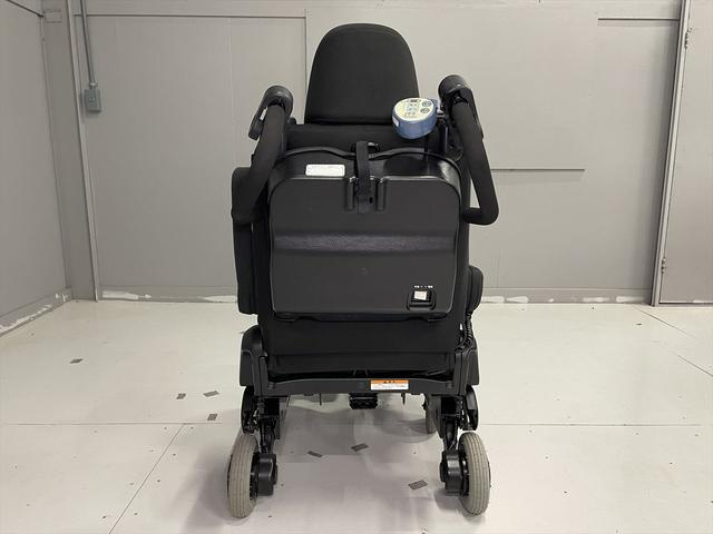 エスティマ アエラス 福祉車両・後席脱着式電動リフトUPシート・7人乗・走行18千K・ハイブリッド・4WD・電動車イス仕様・運転席パワーシート・左右電動スライドドア・プッシュスタート・スマートキー・TV・ナビ(7枚目)