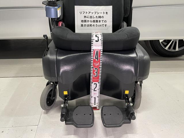エスティマ アエラス 福祉車両・後席脱着式電動リフトUPシート・7人乗・走行18千K・ハイブリッド・4WD・電動車イス仕様・運転席パワーシート・左右電動スライドドア・プッシュスタート・スマートキー・TV・ナビ(13枚目)