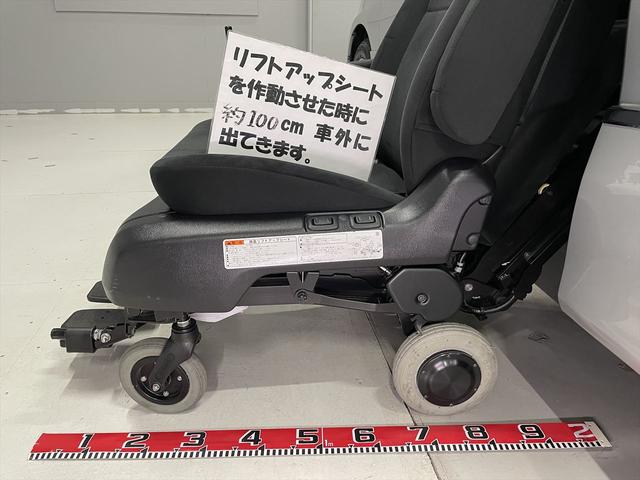 エスティマ アエラス 福祉車両・後席脱着式電動リフトUPシート・7人乗・走行18千K・ハイブリッド・4WD・電動車イス仕様・運転席パワーシート・左右電動スライドドア・プッシュスタート・スマートキー・TV・ナビ(15枚目)