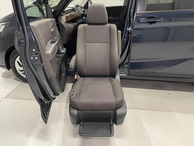 フリード  1.5G 福祉車両・助手席リフトUPシート・6人乗・走行11千K・ホンダセンシング・電動車イス収納装置・ナビ・TV・Bモニター・左右電動スライドドア・プッシュスタート・スマートキー・リモコン・禁煙車(3枚目)