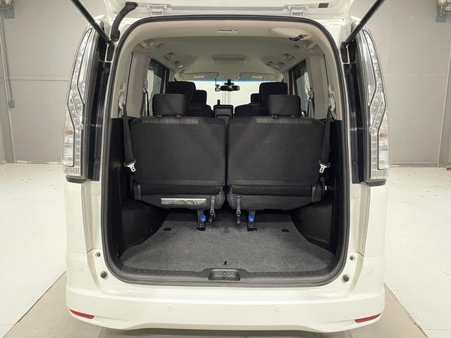 セレナ 　ハイウェイスター　福祉車両・助手席リフトＵＰシート・８人乗・Ｓ－ＨＶ・エマージェンシーブレーキ・リモコン有・全方位型モニター・ＴＶ・ナビ・Ｂモニター・後席モニター・左右電動スライドドア・ＥＴＣ（5枚目）