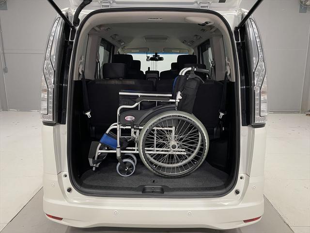 セレナ 　ハイウェイスター　福祉車両・助手席リフトＵＰシート・８人乗・Ｓ－ＨＶ・エマージェンシーブレーキ・リモコン有・全方位型モニター・ＴＶ・ナビ・Ｂモニター・後席モニター・左右電動スライドドア・ＥＴＣ（7枚目）