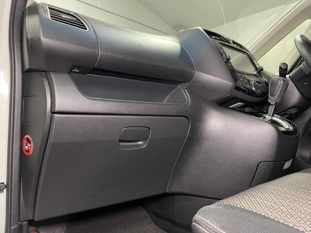 セレナ 　ハイウェイスター　福祉車両・助手席リフトＵＰシート・８人乗・Ｓ－ＨＶ・エマージェンシーブレーキ・リモコン有・全方位型モニター・ＴＶ・ナビ・Ｂモニター・後席モニター・左右電動スライドドア・ＥＴＣ（30枚目）