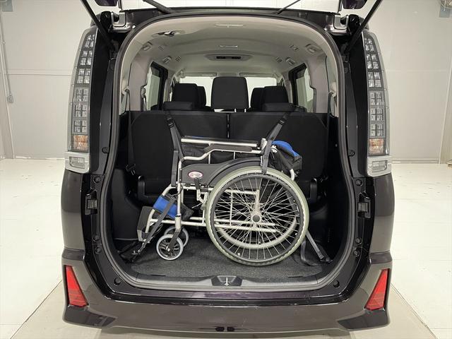 ヴォクシー 　ＺＳ　福祉車両・後席リフトＵＰシート７人乗・車検Ｒ９年５月迄・トヨタセーフティセンス・ＴＶ・ナビ・Ｂカメラ・左電動スライドドア・スマートキー・プッシュスタート・リモコン・折り畳み車イス固定ベルト（19枚目）