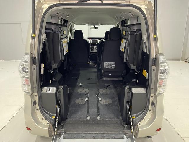 ヴォクシー 福祉車両・電動スロープ・2台積・7人乗・走行64千K・タイプ1・TV・ナビ・Bカメラ・左電動スライドドア・左オートステップ・キーレス・ニールダウン・電動ウィンチセカンドサード・無線ウィンチリモコン(3枚目)