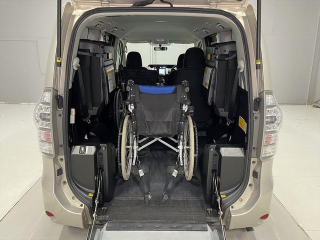 ヴォクシー 福祉車両・電動スロープ・2台積・7人乗・走行64千K・タイプ1・TV・ナビ・Bカメラ・左電動スライドドア・左オートステップ・キーレス・ニールダウン・電動ウィンチセカンドサード・無線ウィンチリモコン(5枚目)
