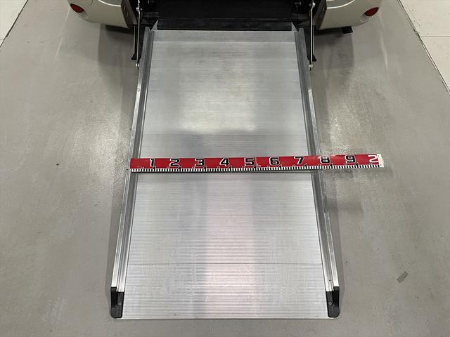 ヴォクシー 福祉車両・電動スロープ・2台積・7人乗・走行64千K・タイプ1・TV・ナビ・Bカメラ・左電動スライドドア・左オートステップ・キーレス・ニールダウン・電動ウィンチセカンドサード・無線ウィンチリモコン(7枚目)