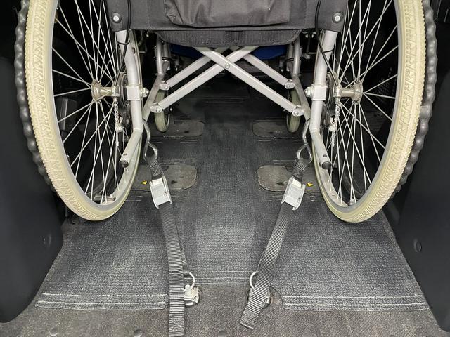 ヴォクシー 福祉車両・電動スロープ・2台積・7人乗・走行64千K・タイプ1・TV・ナビ・Bカメラ・左電動スライドドア・左オートステップ・キーレス・ニールダウン・電動ウィンチセカンドサード・無線ウィンチリモコン(17枚目)