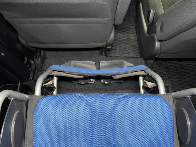 ヴォクシー 福祉車両・電動スロープ・2台積・7人乗・走行64千K・タイプ1・TV・ナビ・Bカメラ・左電動スライドドア・左オートステップ・キーレス・ニールダウン・電動ウィンチセカンドサード・無線ウィンチリモコン(19枚目)