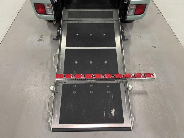 エブリイワゴン 　福祉車両・手動スロープ・１台積・４人乗・走行５９千Ｋ・スズキセーフティサポート・リヤ分割シート・リクライニング車椅子乗車カノウ・左電動オートステップ・プッシュスタート・スマートキー・ナビＴＶ・Ｂカメラ（3枚目）