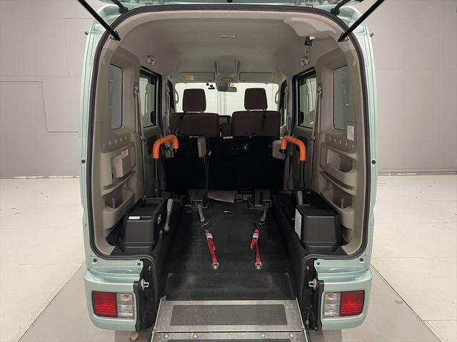 エブリイワゴン 　福祉車両・手動スロープ・１台積・４人乗・走行５９千Ｋ・スズキセーフティサポート・リヤ分割シート・リクライニング車椅子乗車カノウ・左電動オートステップ・プッシュスタート・スマートキー・ナビＴＶ・Ｂカメラ（9枚目）
