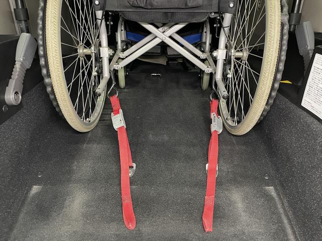 エブリイワゴン 　福祉車両・手動スロープ・１台積・４人乗・走行５９千Ｋ・スズキセーフティサポート・リヤ分割シート・リクライニング車椅子乗車カノウ・左電動オートステップ・プッシュスタート・スマートキー・ナビＴＶ・Ｂカメラ（21枚目）