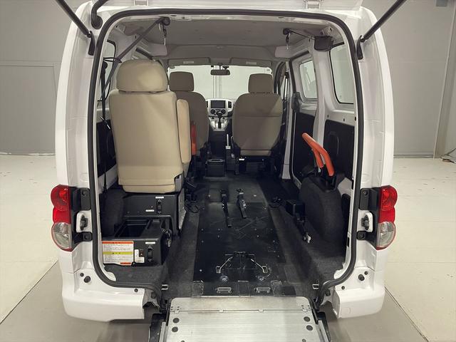 ＮＶ２００バネットワゴン 　福祉車両・手動スロープ・２台積・６人乗・走行７１千Ｋ・左オートステップ・ＥＴＣ・ナビ・ストラーダ・ＴＶ・ドラレコ・アシストグリップ・電動ウィンチセカンド・無線ウィンチリモコン・車椅子後退防止装置サード（3枚目）