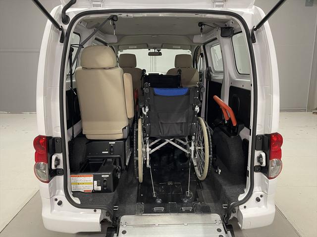 ＮＶ２００バネットワゴン 　福祉車両・手動スロープ・２台積・６人乗・走行７１千Ｋ・左オートステップ・ＥＴＣ・ナビ・ストラーダ・ＴＶ・ドラレコ・アシストグリップ・電動ウィンチセカンド・無線ウィンチリモコン・車椅子後退防止装置サード（5枚目）