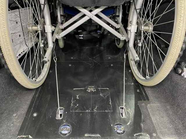 ＮＶ２００バネットワゴン 　福祉車両・手動スロープ・２台積・６人乗・走行７１千Ｋ・左オートステップ・ＥＴＣ・ナビ・ストラーダ・ＴＶ・ドラレコ・アシストグリップ・電動ウィンチセカンド・無線ウィンチリモコン・車椅子後退防止装置サード（17枚目）