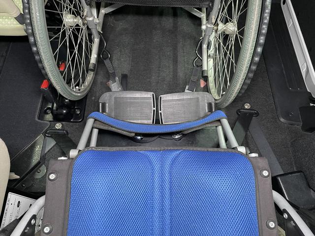 ＮＶ２００バネットワゴン 　福祉車両・手動スロープ・２台積・６人乗・走行７１千Ｋ・左オートステップ・ＥＴＣ・ナビ・ストラーダ・ＴＶ・ドラレコ・アシストグリップ・電動ウィンチセカンド・無線ウィンチリモコン・車椅子後退防止装置サード（21枚目）