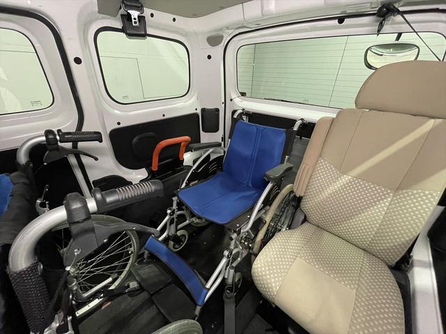 ＮＶ２００バネットワゴン 　福祉車両・手動スロープ・２台積・６人乗・走行７１千Ｋ・左オートステップ・ＥＴＣ・ナビ・ストラーダ・ＴＶ・ドラレコ・アシストグリップ・電動ウィンチセカンド・無線ウィンチリモコン・車椅子後退防止装置サード（24枚目）