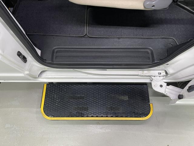 ＮＶ２００バネットワゴン 　福祉車両・手動スロープ・２台積・６人乗・走行７１千Ｋ・左オートステップ・ＥＴＣ・ナビ・ストラーダ・ＴＶ・ドラレコ・アシストグリップ・電動ウィンチセカンド・無線ウィンチリモコン・車椅子後退防止装置サード（27枚目）