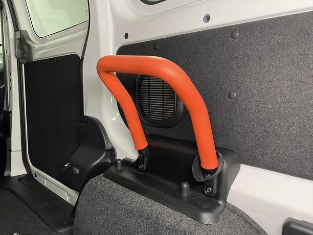 ＮＶ２００バネットワゴン 　福祉車両・手動スロープ・２台積・６人乗・走行７１千Ｋ・左オートステップ・ＥＴＣ・ナビ・ストラーダ・ＴＶ・ドラレコ・アシストグリップ・電動ウィンチセカンド・無線ウィンチリモコン・車椅子後退防止装置サード（30枚目）