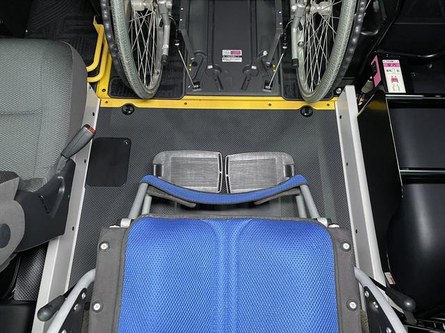 レジアスエースバン 　福祉車両・電動リフター・２台積・１０人乗・Ｂタイプ・トヨタセーフティセンス・左電動スライドドア・ＴＶ・ナビ・左オートステップ・キーレス・ＰＶガラス・アシストグリップ・ストレッチャー乗車カノウ・禁煙車（25枚目）