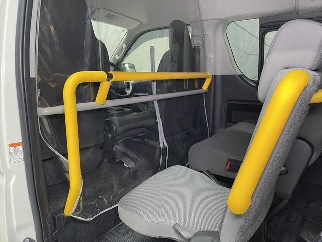 レジアスエースバン 　福祉車両・電動リフター・２台積・１０人乗・Ｂタイプ・トヨタセーフティセンス・左電動スライドドア・ＴＶ・ナビ・左オートステップ・キーレス・ＰＶガラス・アシストグリップ・ストレッチャー乗車カノウ・禁煙車（28枚目）