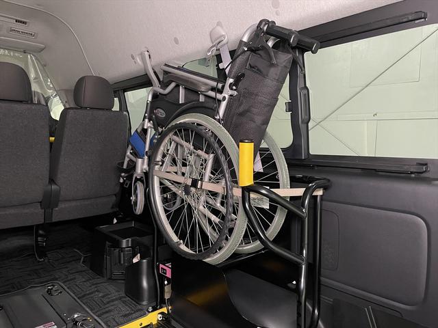 レジアスエースバン 　福祉車両・電動リフター・２台積・１０人乗・Ｂタイプ・トヨタセーフティセンス・左電動スライドドア・ＴＶ・ナビ・左オートステップ・キーレス・ＰＶガラス・アシストグリップ・ストレッチャー乗車カノウ・禁煙車（32枚目）