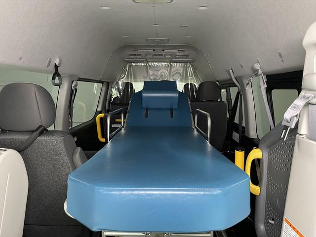 レジアスエースバン 　福祉車両・電動リフター・２台積・１０人乗・Ｂタイプ・トヨタセーフティセンス・左電動スライドドア・ＴＶ・ナビ・左オートステップ・キーレス・ＰＶガラス・アシストグリップ・ストレッチャー乗車カノウ・禁煙車（33枚目）