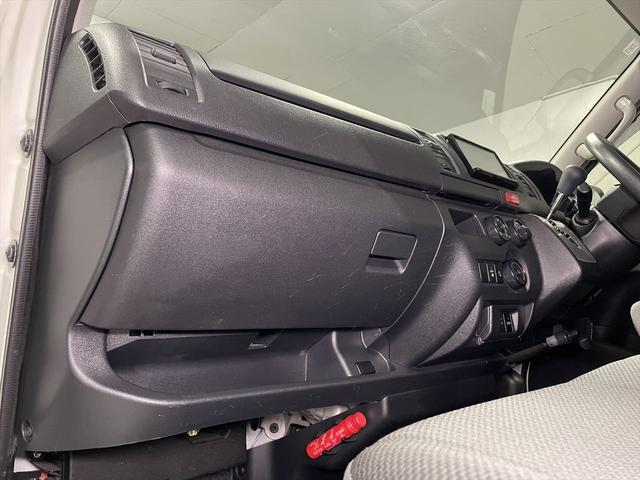 レジアスエースバン 　福祉車両・電動リフター・２台積・１０人乗・Ｂタイプ・トヨタセーフティセンス・左電動スライドドア・ＴＶ・ナビ・左オートステップ・キーレス・ＰＶガラス・アシストグリップ・ストレッチャー乗車カノウ・禁煙車（40枚目）