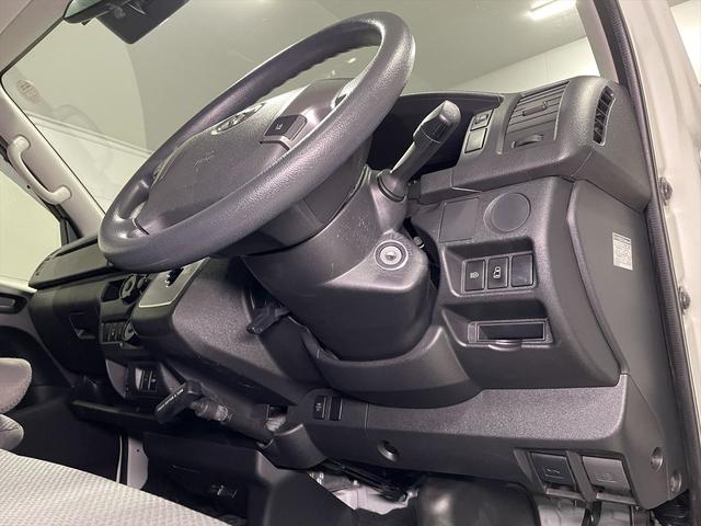 レジアスエースバン 　福祉車両・電動リフター・２台積・１０人乗・Ｂタイプ・トヨタセーフティセンス・左電動スライドドア・ＴＶ・ナビ・左オートステップ・キーレス・ＰＶガラス・アシストグリップ・ストレッチャー乗車カノウ・禁煙車（41枚目）