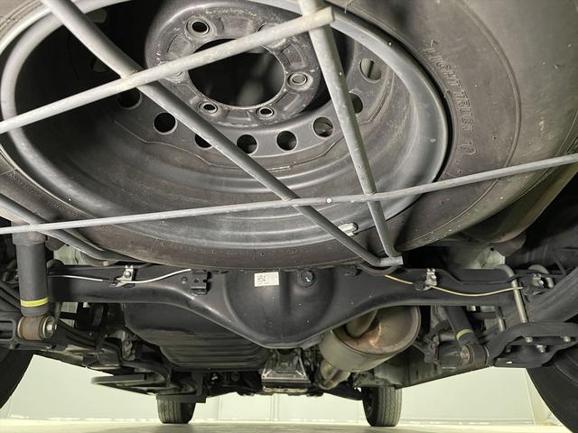 レジアスエースバン 　福祉車両・電動リフター・２台積・１０人乗・Ｂタイプ・トヨタセーフティセンス・左電動スライドドア・ＴＶ・ナビ・左オートステップ・キーレス・ＰＶガラス・アシストグリップ・ストレッチャー乗車カノウ・禁煙車（50枚目）