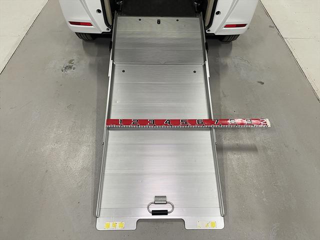 Ｎ－ＢＯＸ 　福祉車両・手動スロープ・１台積・４人乗・ホンダセンシング・ＴＶ・ＣＤオーディオ・Ｂカメラ・左右スライドドア・電動ウィンチ・リモコン付・プッシュスタート・ラッシングベルト・スマートキー・純正ＬＥＤ（3枚目）