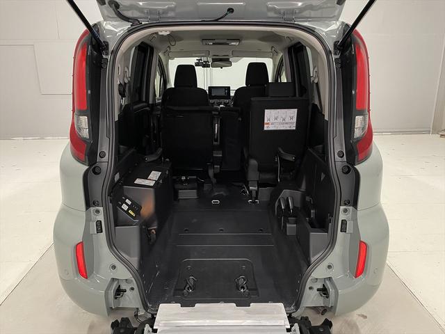 シエンタ 　１．５Ｘ　福祉車両・手動スロープ・１台積・５人乗・走行４１６Ｋ・タイプ１・セカンドシート付・トヨタセーフティセンス・純正ＴＶ・ナビ・Ｂモニター・純正１２インチ後席モニター・左電動スライドドア・ＩＣＳ（3枚目）