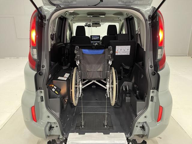 シエンタ 　１．５Ｘ　福祉車両・手動スロープ・１台積・５人乗・走行４１６Ｋ・タイプ１・セカンドシート付・トヨタセーフティセンス・純正ＴＶ・ナビ・Ｂモニター・純正１２インチ後席モニター・左電動スライドドア・ＩＣＳ（5枚目）