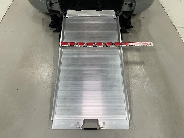 シエンタ 　１．５Ｘ　福祉車両・手動スロープ・１台積・５人乗・走行４１６Ｋ・タイプ１・セカンドシート付・トヨタセーフティセンス・純正ＴＶ・ナビ・Ｂモニター・純正１２インチ後席モニター・左電動スライドドア・ＩＣＳ（7枚目）