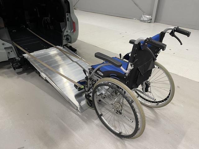 シエンタ 　１．５Ｘ　福祉車両・手動スロープ・１台積・５人乗・走行４１６Ｋ・タイプ１・セカンドシート付・トヨタセーフティセンス・純正ＴＶ・ナビ・Ｂモニター・純正１２インチ後席モニター・左電動スライドドア・ＩＣＳ（11枚目）